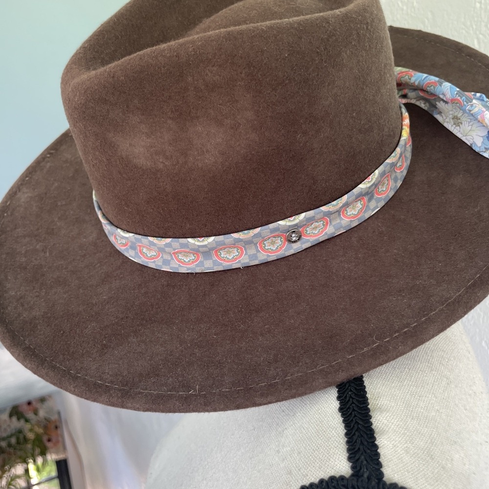 Johnny Was Brown 100% Wool Wide Brim Fedora Hat with Floral Print Silk Band - Picture 5 of 6